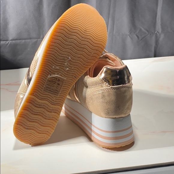 Sneakers - Picture 7 of 7